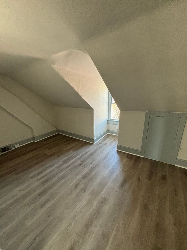 Building Photo - Newly Renovated 4 Bedroom, 2 Full Bath in ...