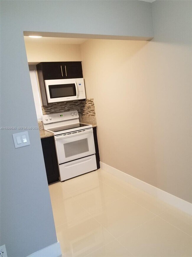 Building Photo - 1859 Wiley St