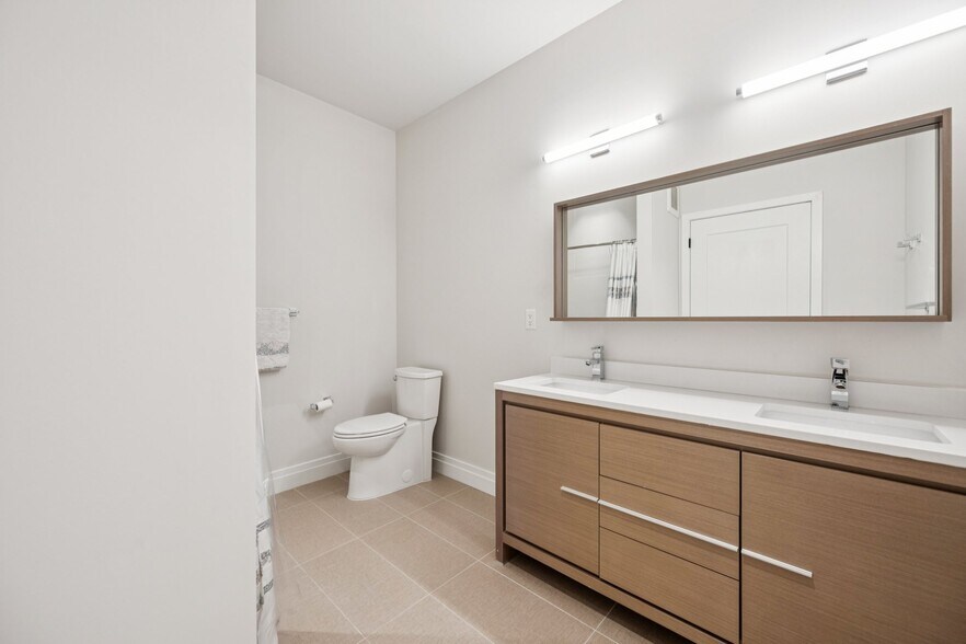 Building Photo - 900 11th St SE