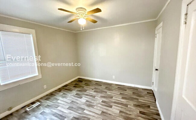 Building Photo - 2-Bedroom Home with Off-Street Parking / P...