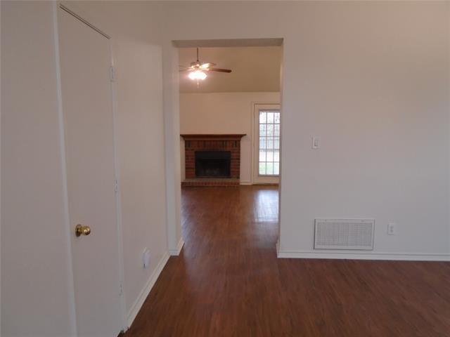 Building Photo - 320 Pebblebrook Ln