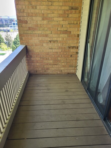 Balcony - 950 E Rue de la Banque