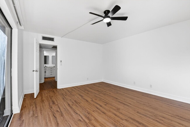 Building Photo - 198 Lake Arbor Dr