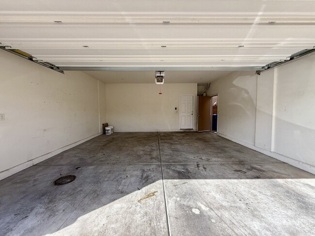 Building Photo - 4 BED, 2.5 BATH, 2 CAR-GARAGE, TWO-STORY, SINGLE FAMILY HOME FOR