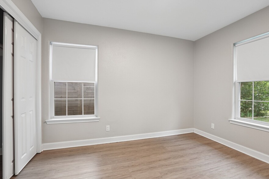 Building Photo - 2308 Devonshire Dr