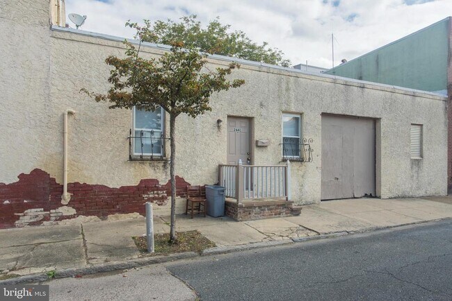 Building Photo - 2855 E Thompson St