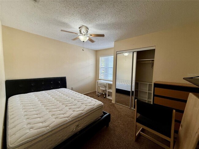 Building Photo - 3705 SW 27th St