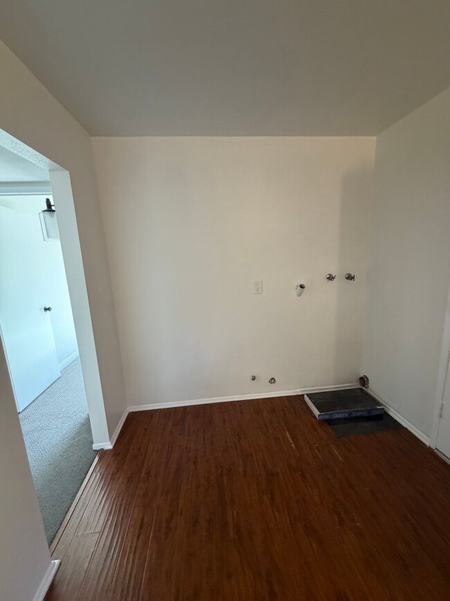 Building Photo - 2 Bed, 1 Bath single story duplex