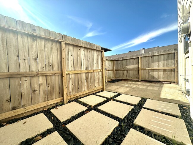 Building Photo - 14771 Perthshire Rd