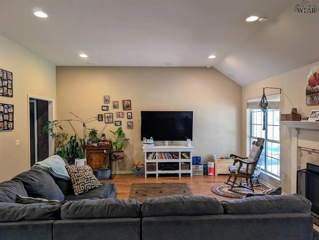 Building Photo - 4801 Shenandoah Dr