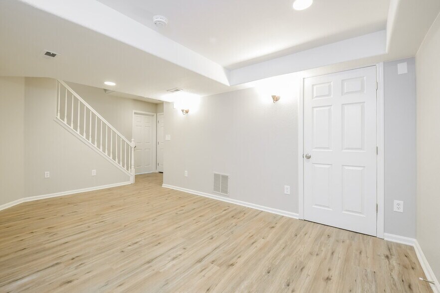 Building Photo - 13470 Antlers St