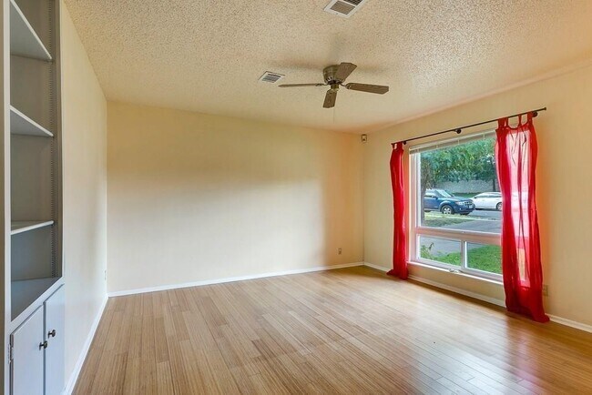 Building Photo - 1703 Rockbridge Ter
