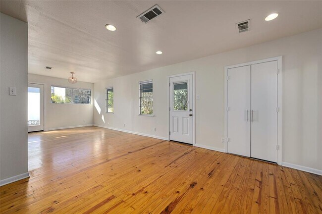 Building Photo - 1709 Ulit Ave