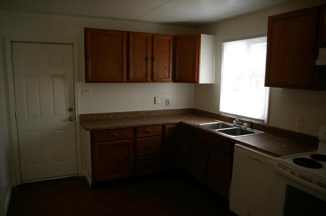 Building Photo - 2849 Eagledale Dr