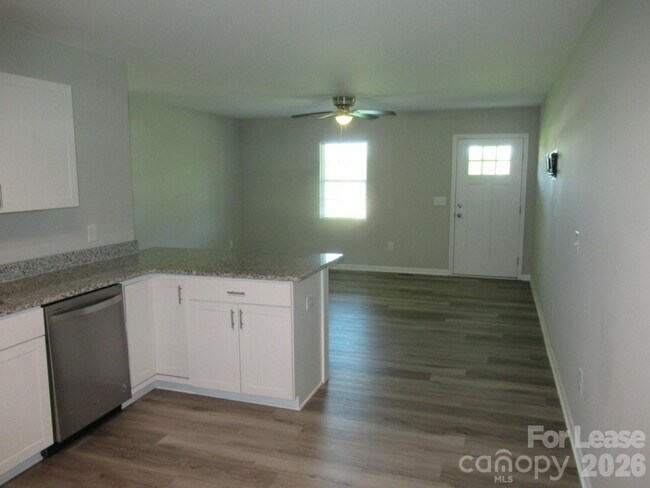 Building Photo - 174 Glen-Gar Dr