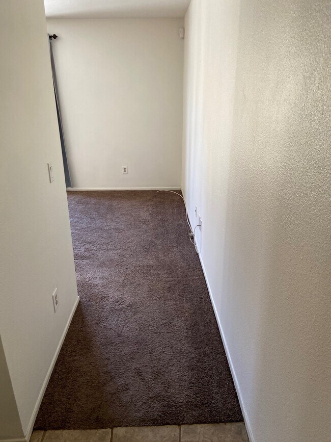 Primary Photo - 1136 W Blaine St