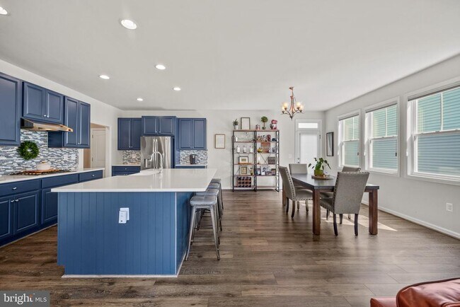 Building Photo - 1025 Forsythia Ln