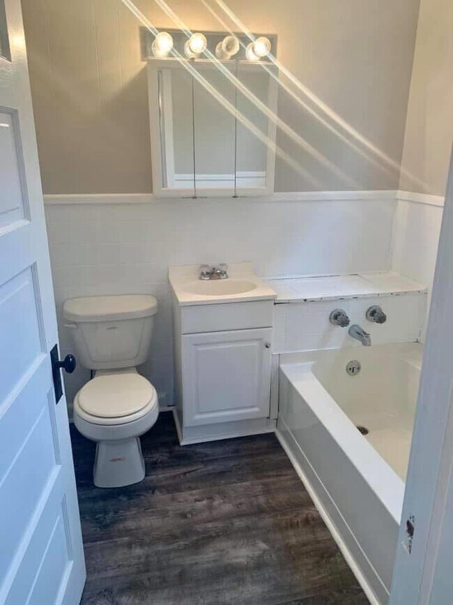 Building Photo - 720 Fountain Sq