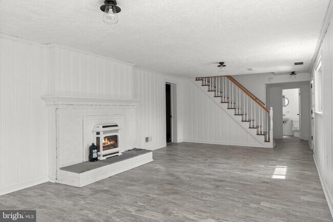 Building Photo - 5900 Osceola Rd