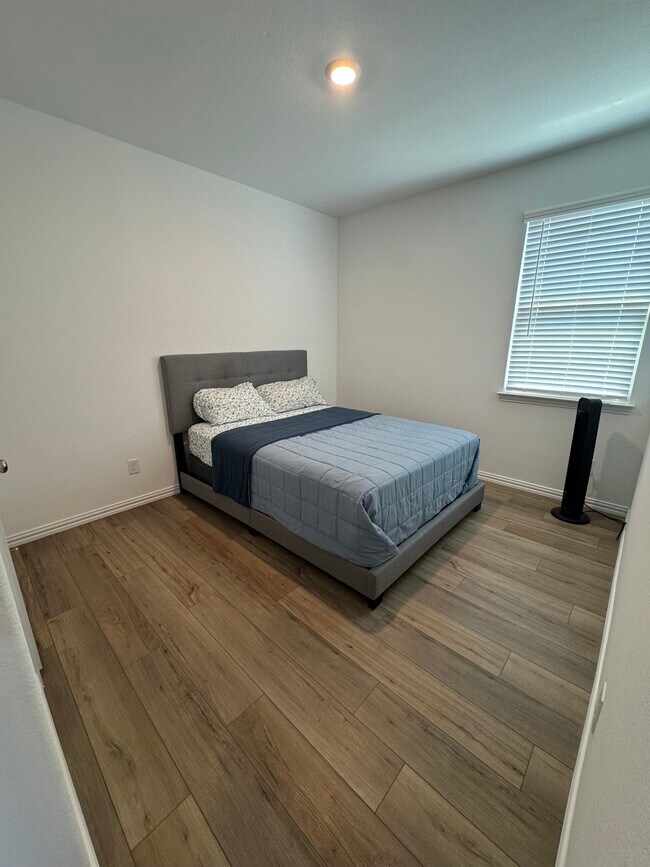 Building Photo - 736 Pollyann Trl