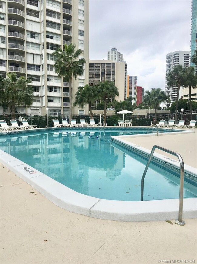 Building Photo - 1408 Brickell Bay Dr