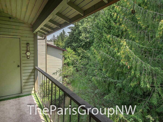 Building Photo - 3BR Top Flr Fairwood Condo – Great Locatio...