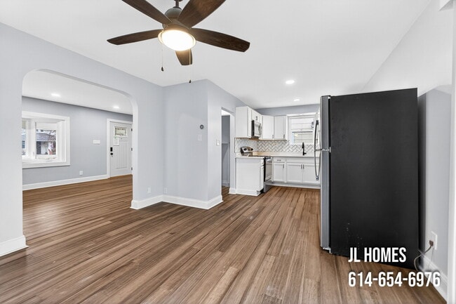 Building Photo - 512 Larcomb Ave