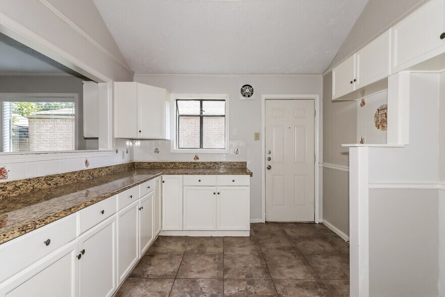 Building Photo - 7406 San Simeon Dr