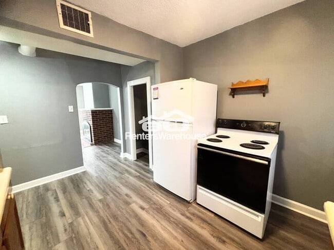 Building Photo - 1 Bedroom Apartment Available for Rent