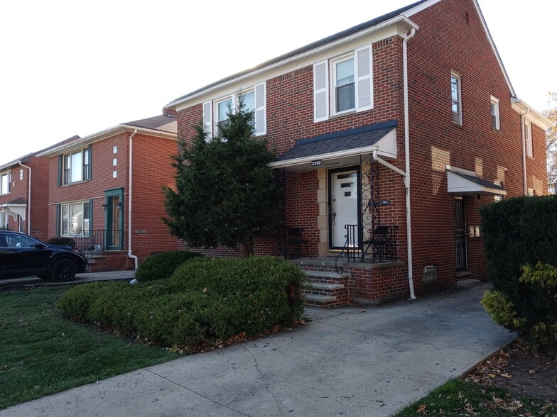 Primary Photo - 2392 Warrensville Center Rd