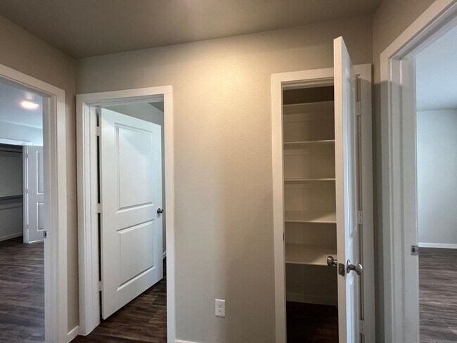 Building Photo - Available June in Frenship ISD: 3-Bedroom, 2-Bath Home!