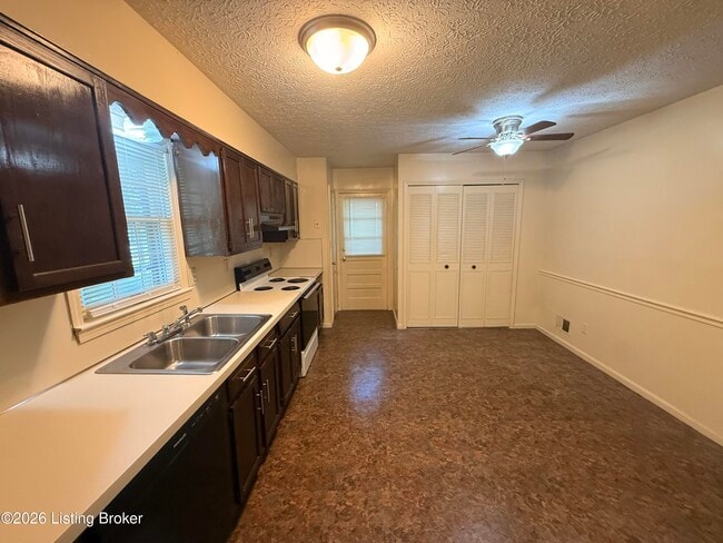 Building Photo - 6201 Lynnchester Dr