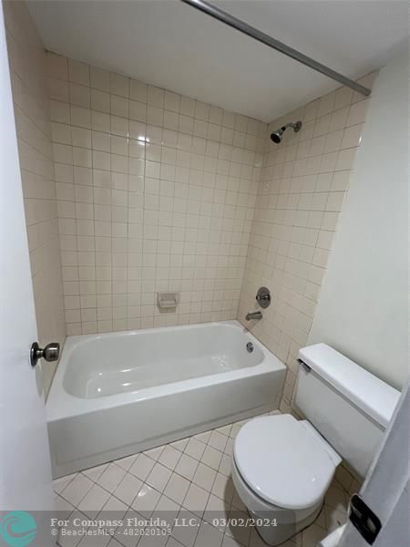 Building Photo - 8166 NW 15th Manor