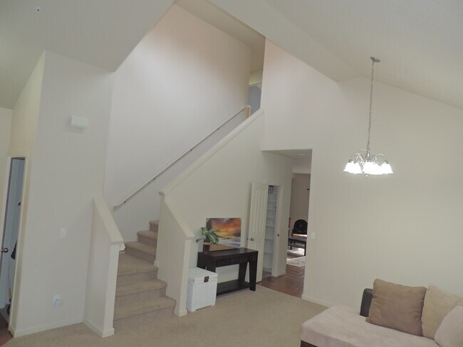 Building Photo - 10690 NW Jordan Ln