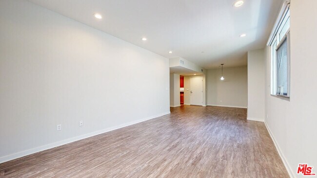 Building Photo - 1545 S Bentley Ave