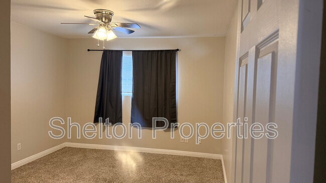 Building Photo - 523 E Malibu Dr