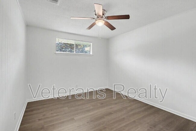 Building Photo - 111 Valentine Dr