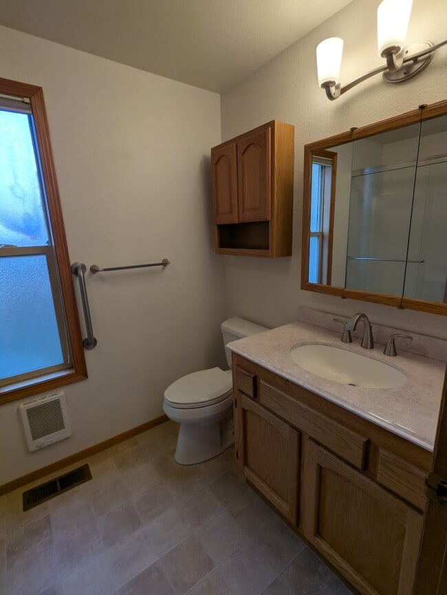 Building Photo - 1315 NE Paula Dr