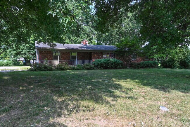 Building Photo - Charming 3-Bedroom Retreat with 2 Full Baths on South Meridian Street – 1516 Sq Ft of Comfort in ...