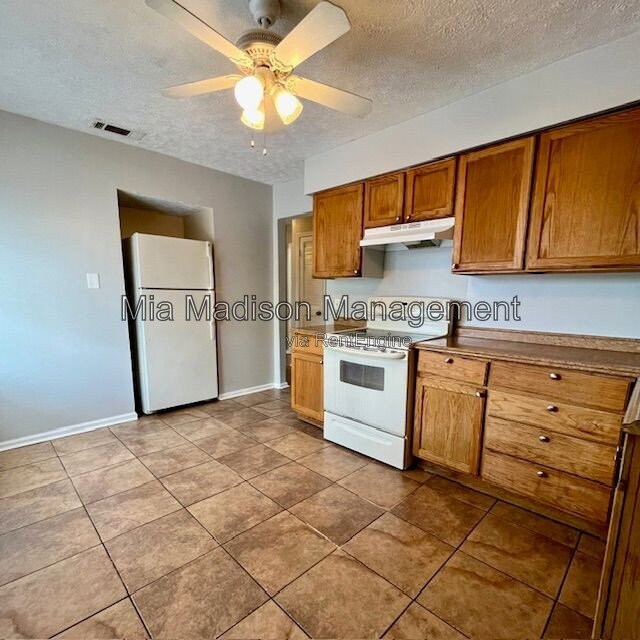 Building Photo - 2522 Semken Ave