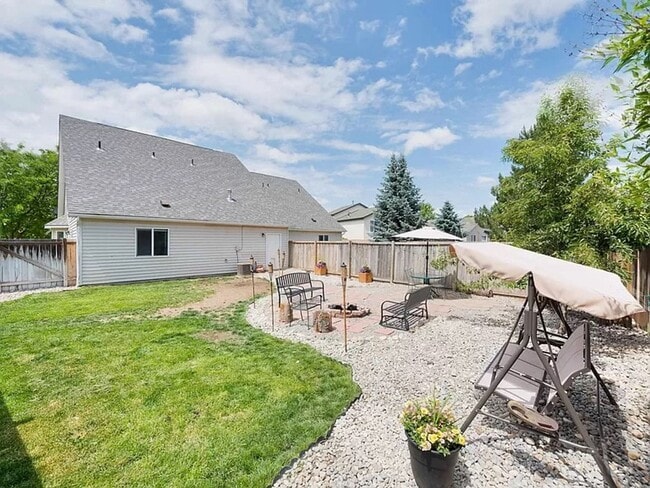 Building Photo - Beautiful 3 Bed, 2 Bath Home w/ Office in ...