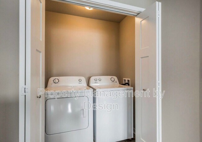 Building Photo - 763 NE Macey Way