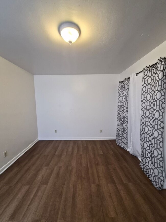 Building Photo - 527 N Franklin St