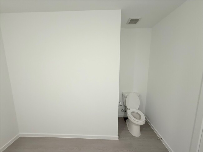 Building Photo - 505 Robin Ct