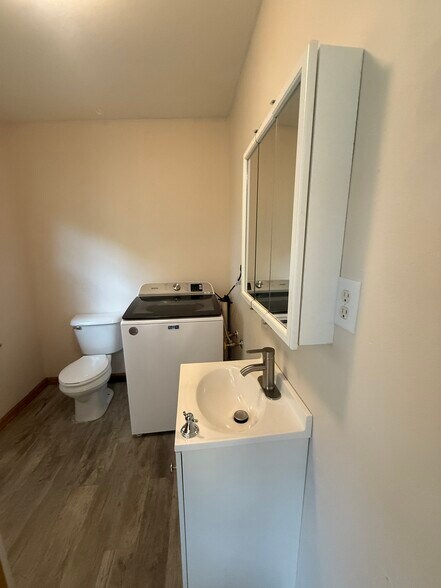 Bath 2 /laundry - 7214 W Mineral Point Rd