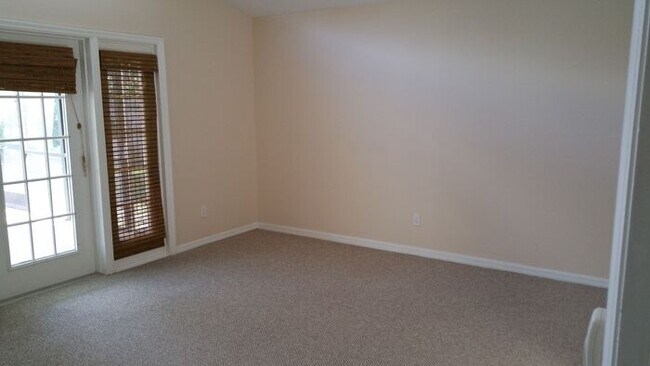 Building Photo - Spacious 4/2.5 Pool Home with 2-Car Garage...
