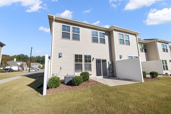 Building Photo - **Spacious 3/2.5 Townhome in Durham**