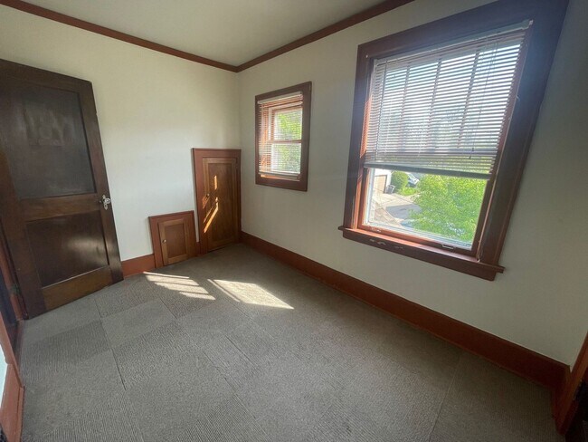 Building Photo - Beautiful 4 Bedroom Home - Free August Rent!!