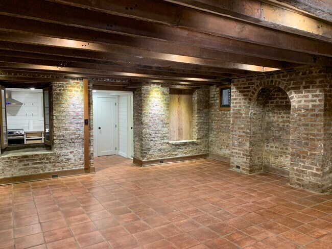 Building Photo - 20 Montagu St