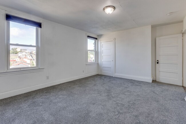 Building Photo - Available MAY 2026 - Beautiful 2 bedroom home in Mt Washington!